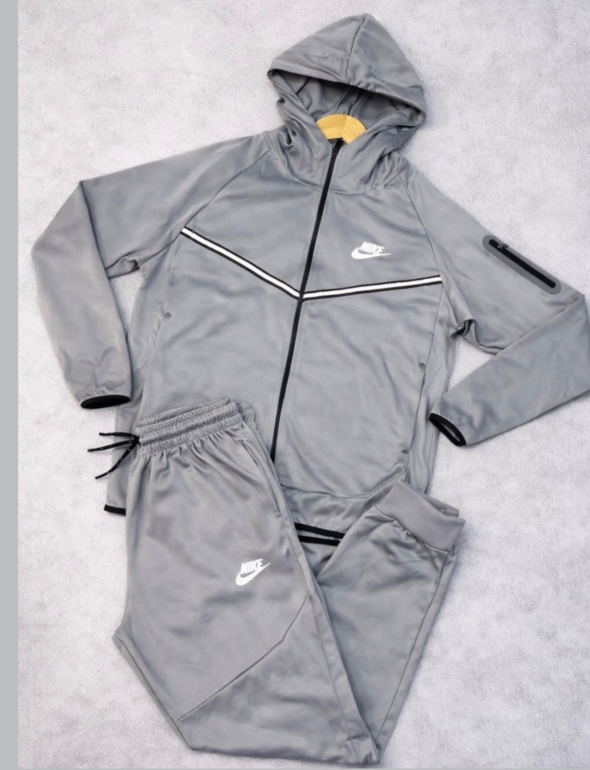 Nike Tech Gris 2.0